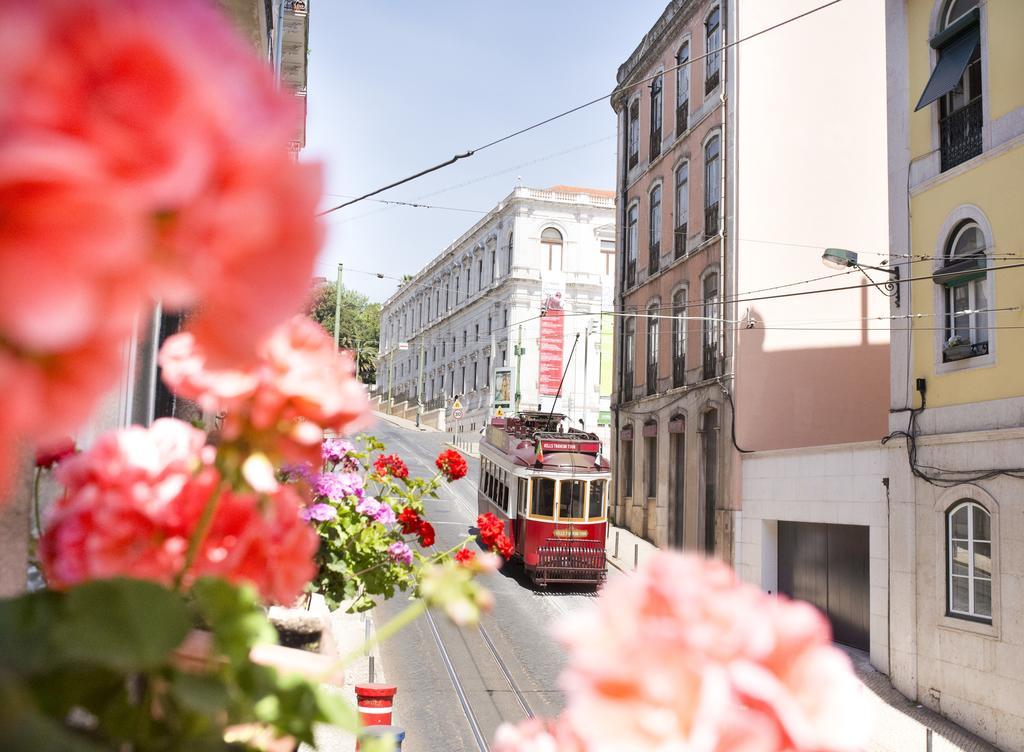 Residencial Valentina Hotel Lisboa Ngoại thất bức ảnh Lisbon tram