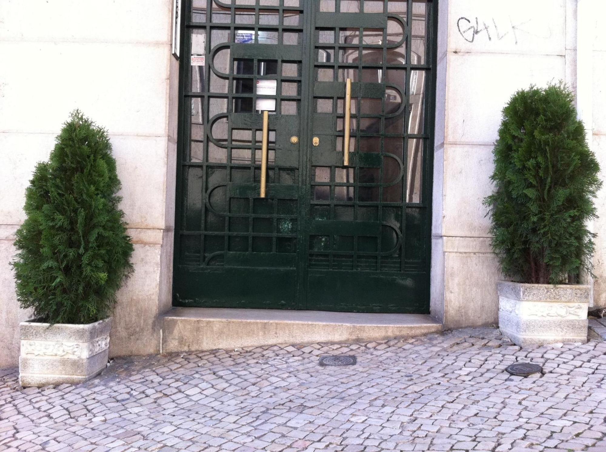 Residencial Valentina Hotel Lisboa Ngoại thất bức ảnh Entrance to the Embassy of the Republic of Korea in Lisbon